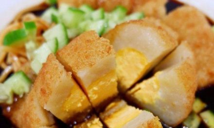 Pempek: Kuliner Asli Palembang Yang Bikin Ketagihan