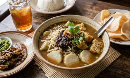 Lontong Balap Surabaya: Kuliner Khas Yang Wajib Di Coba!