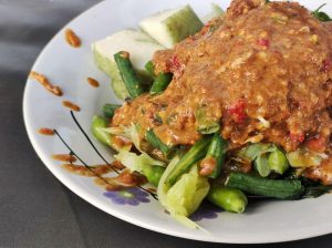 Kuliner Nusantara! Lontong Pecal Yang Menggugah Selera