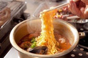Kuliner Ramyeon: Mie Instan Korea Yang Kaya Rasa & Bikin Nagih