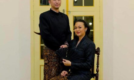 Kenes Andari & Winky Tampil Menawan Di Kirab Mangkunegaran