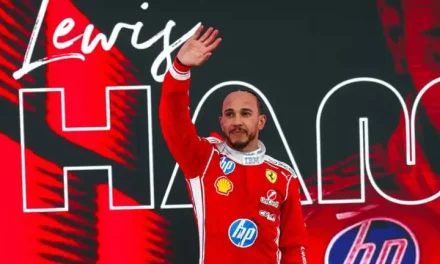 Hamilton Bungkam Kritik, Ferrari Akhiri Paceklik Kemenangan