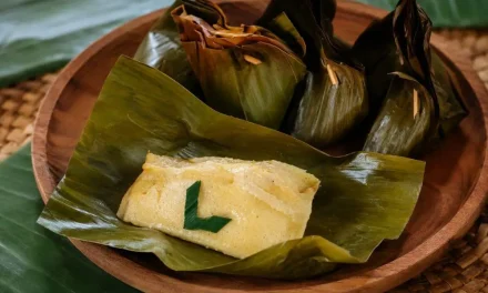 Barongko, Kue Pisang Khas Bugis Yang Manis Dan Lembut