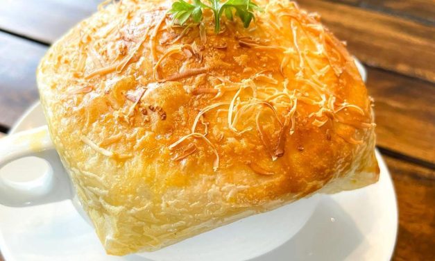 Kuliner Lezat! Zuppa Soup, Kuah Creamy Dan Pastry Renyah